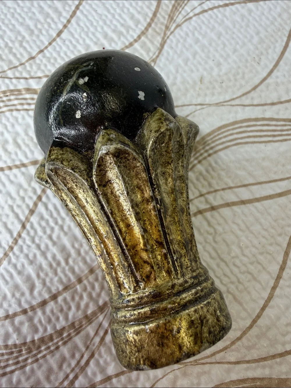 Source Unknown Gold-Tone Lamp Finial with Black Spheres